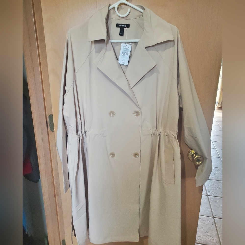 NWT, Torrid Women's Tan Trench Coat - Picture 4 of 7